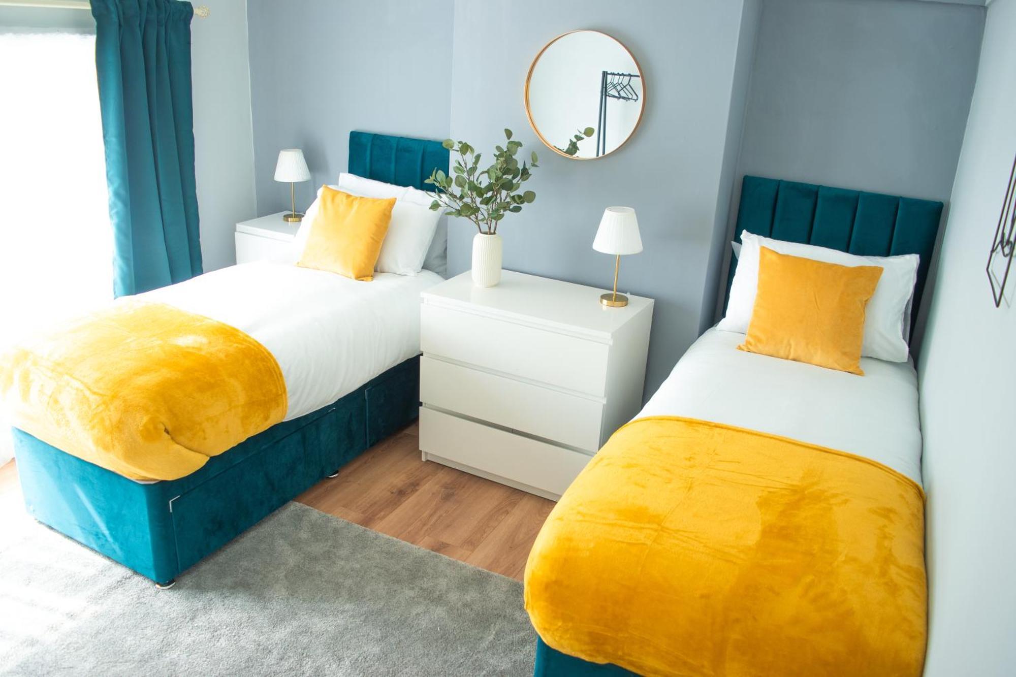 4 Bed Free Parking, Garden Ferienhaus *