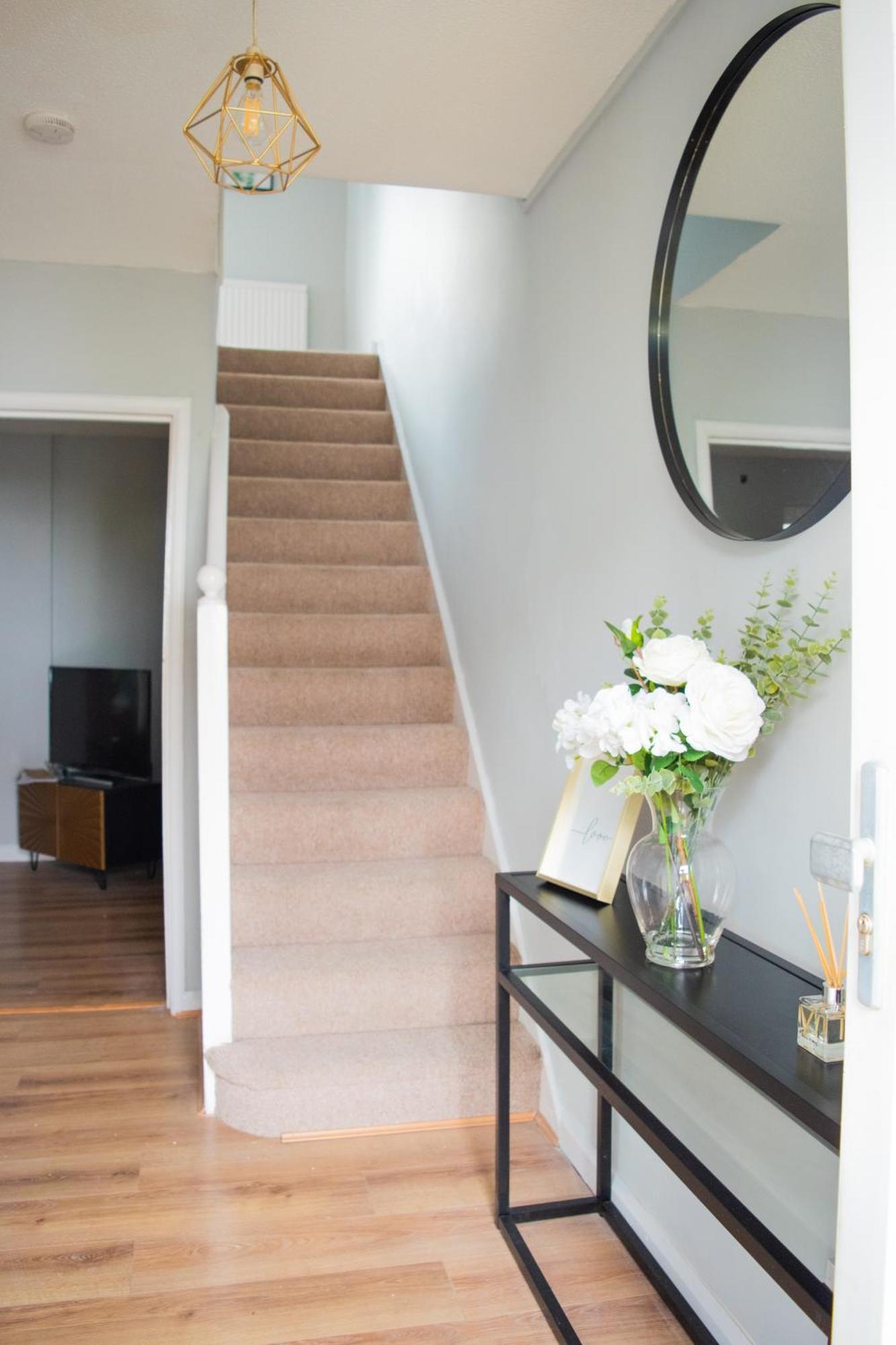 4 Bed Free Parking, Garden *