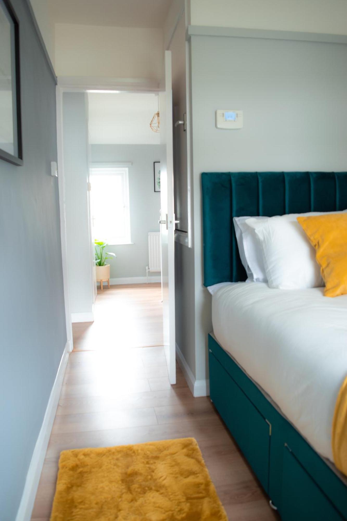 Ferienhaus 4 Bed Free Parking, Garden *
