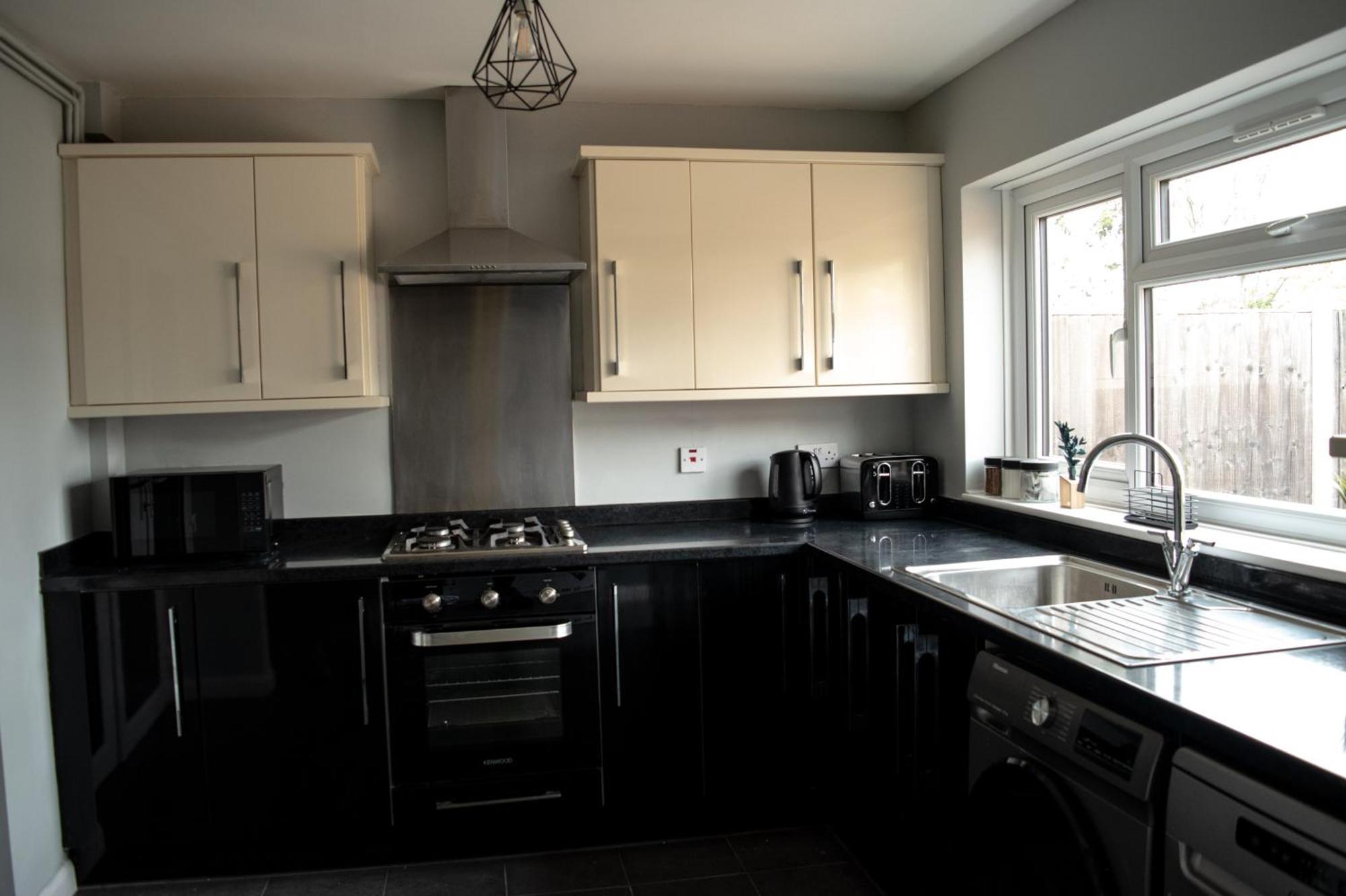 4 Bed Free Parking, Garden Ferienhaus Stadtteil Ealing