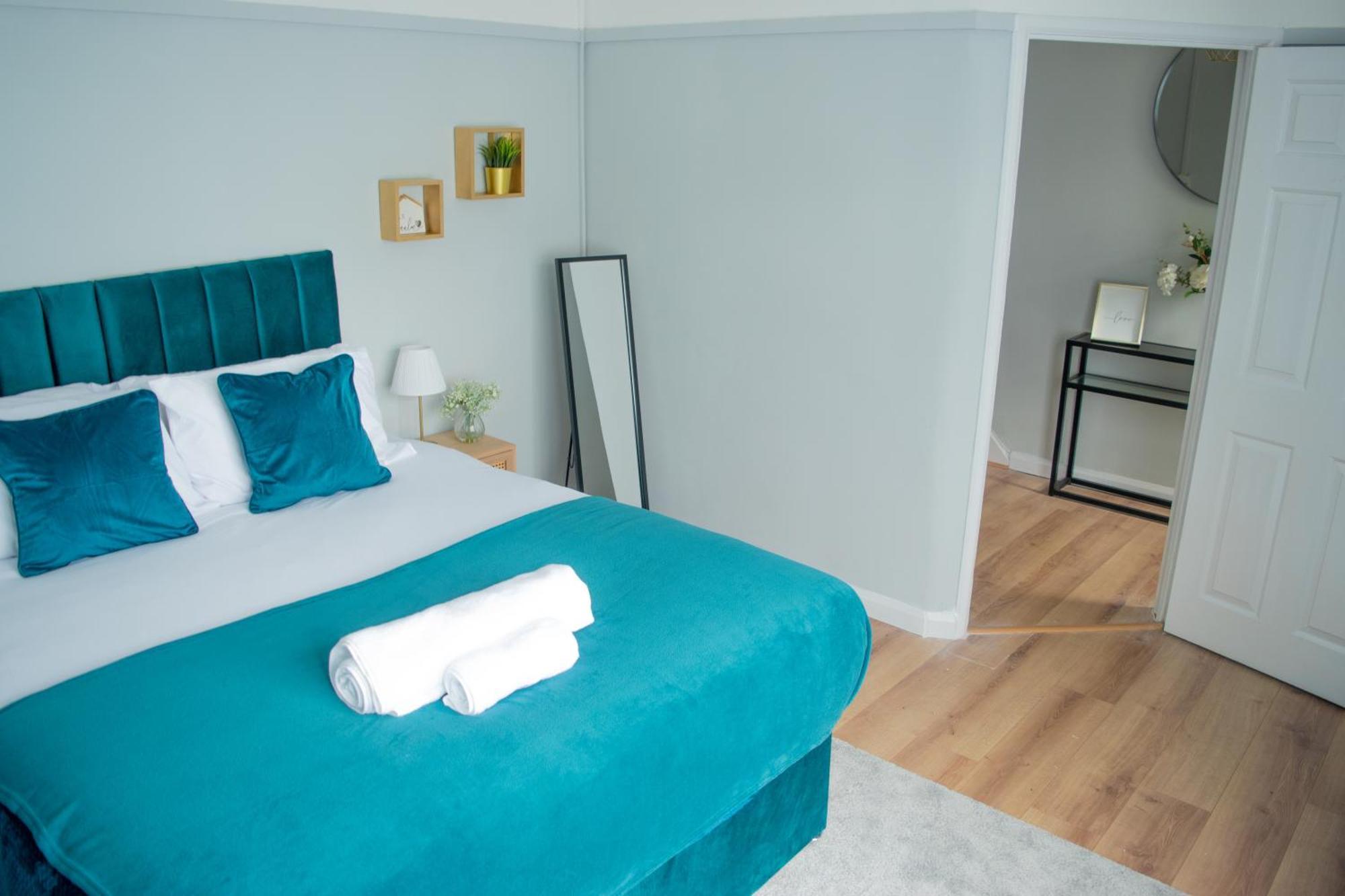 Ferienhaus 4 Bed Free Parking, Garden