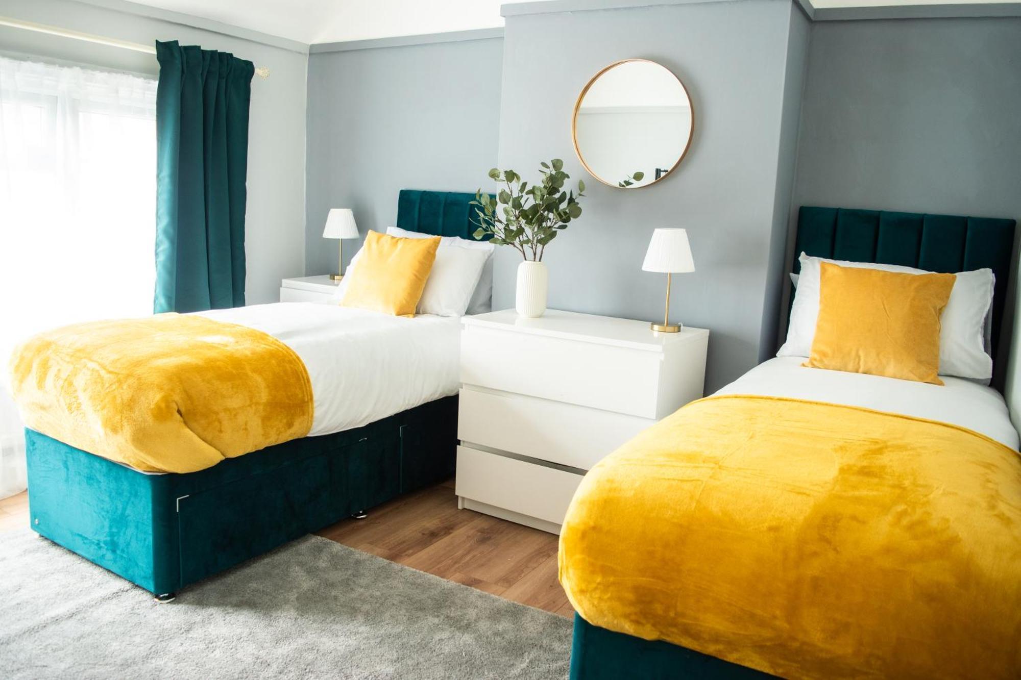 4 Bed Free Parking, Garden Stadtteil Ealing