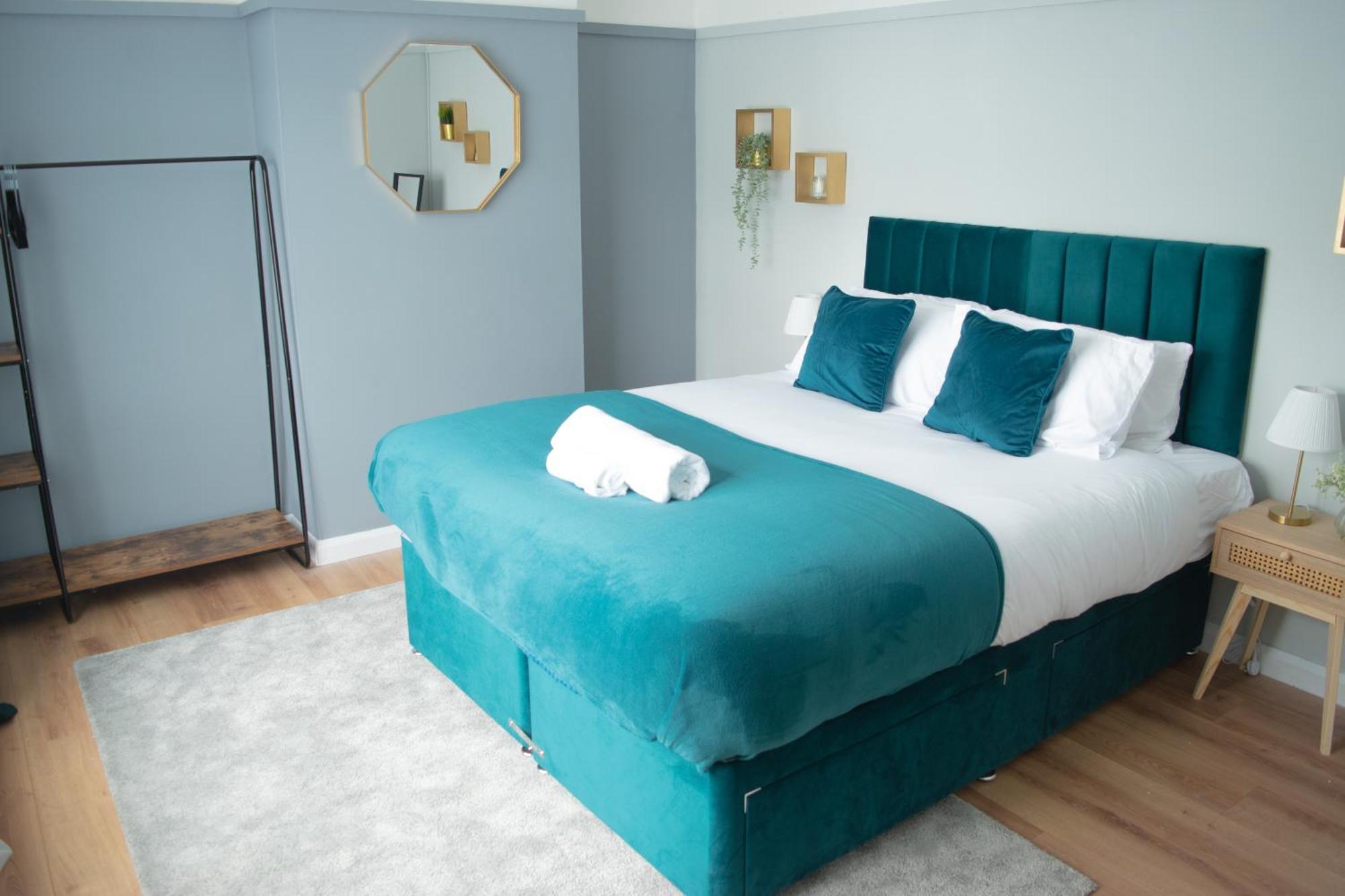 4 Bed Free Parking, Garden Ferienhaus Stadtteil Ealing