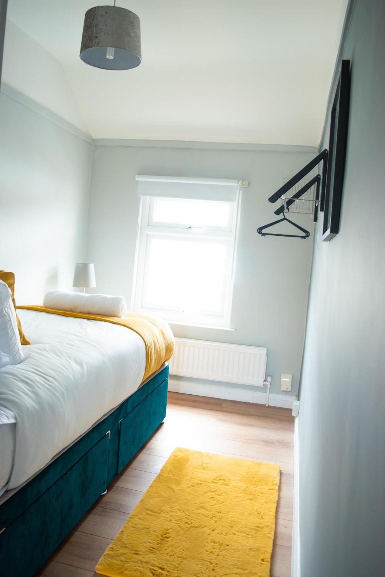 Ferienhaus 4 Bed Free Parking, Garden