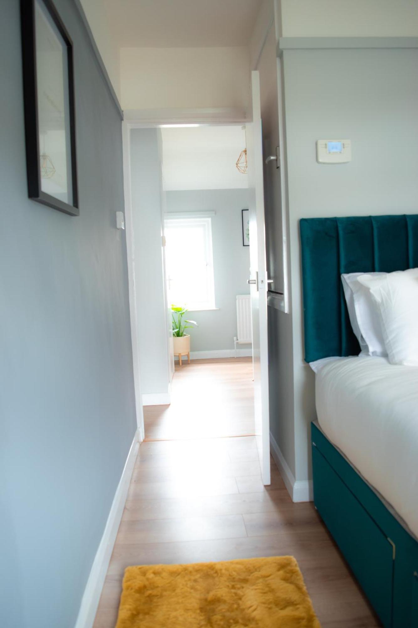 4 Bed Free Parking, Garden Ferienhaus Stadtteil Ealing