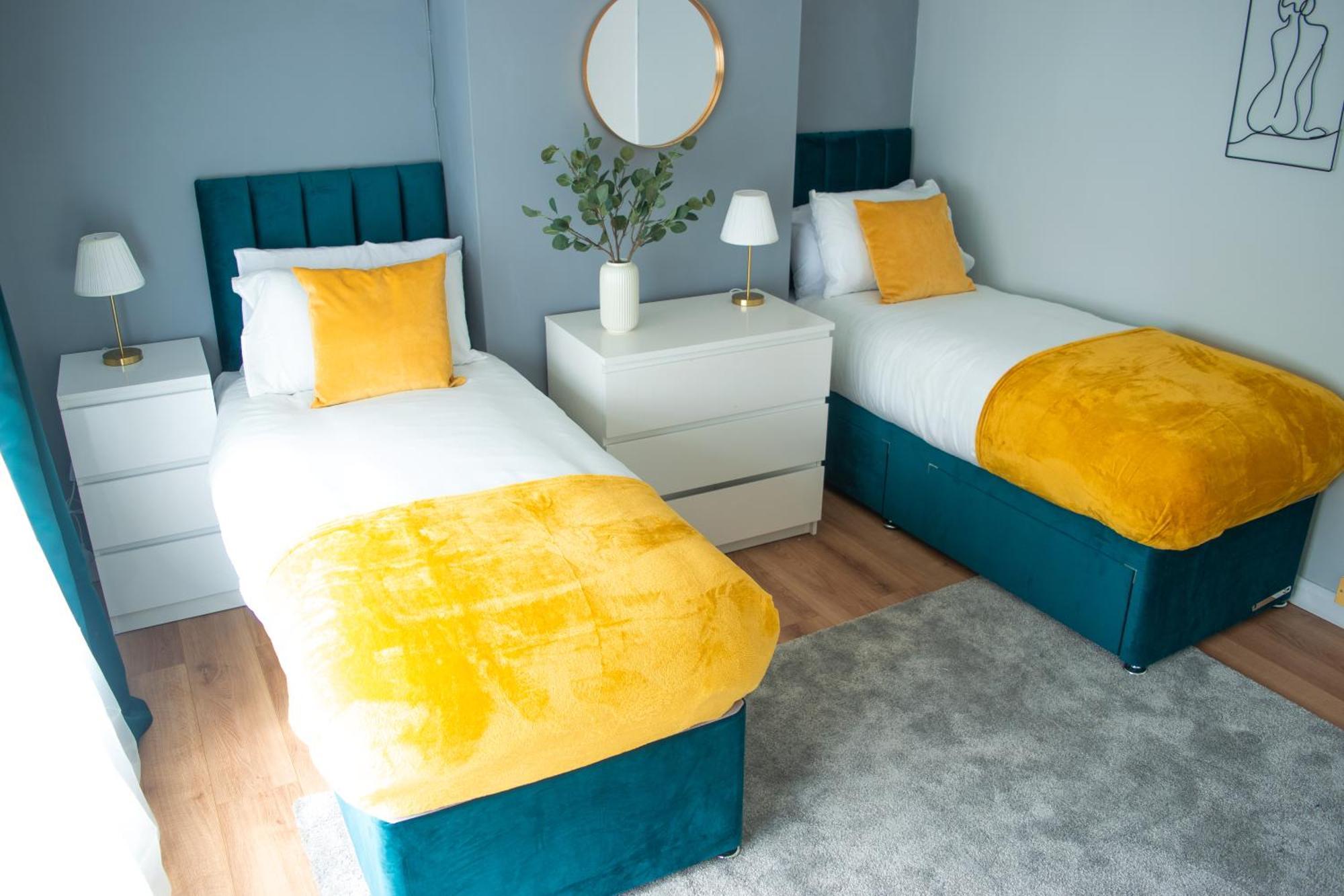 4 Bed Free Parking, Garden * Stadtteil Ealing