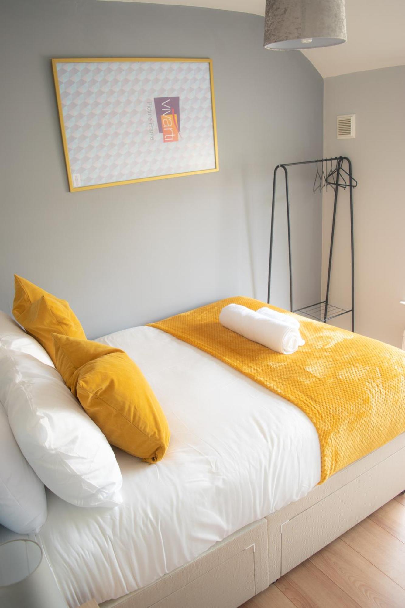 Ferienhaus 4 Bed Free Parking, Garden *