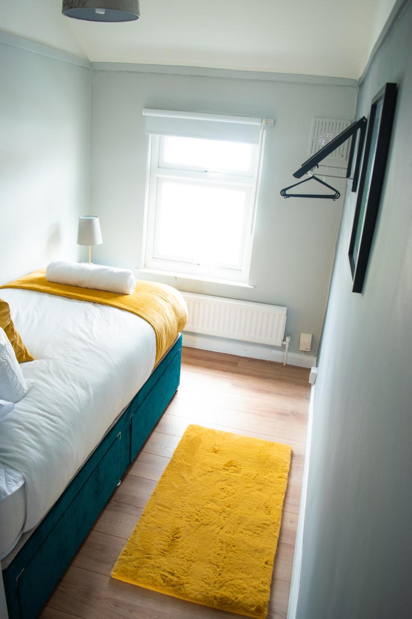 Ferienhaus 4 Bed Free Parking, Garden